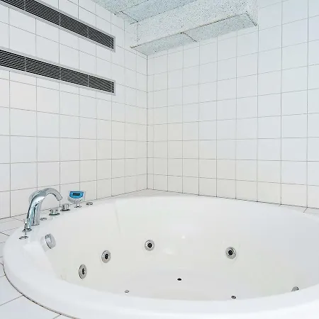 Casa de Férias Eight-Bedroom Holiday Home In Ebeltoft Ebeltoft